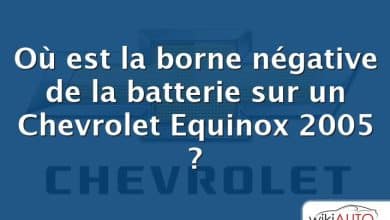 Où est la borne négative de la batterie sur un Chevrolet Equinox 2005 ?